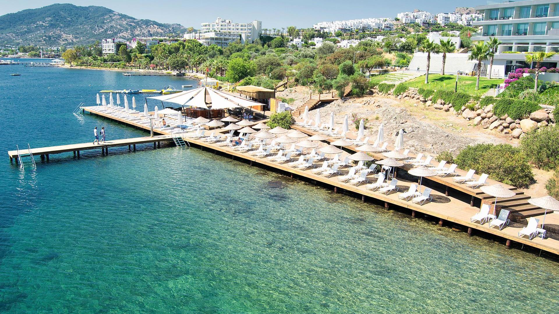 Bodrum beach hotel. Radisson Бодрум. Пляж Гюндоган Бодрум. Пляж Бардакчи Бодрум. Bodrum Beach отель.