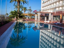 Гранд Отель Абхазия (Grand Hotel Abkhaziya), Гостиница